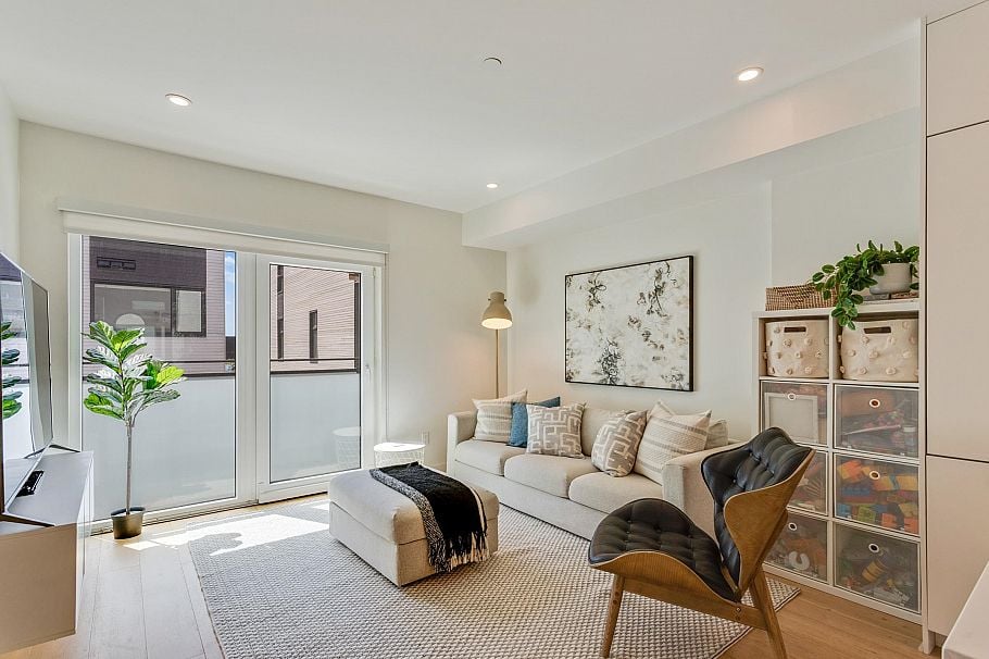 125 649 E 3rd Street North Vancouver, BC - 3