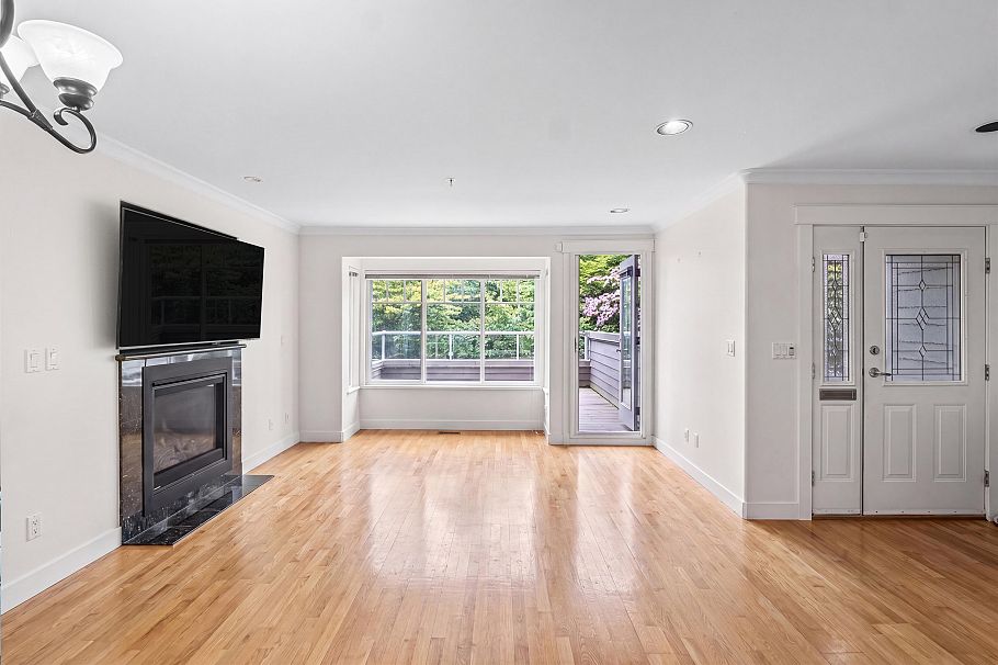 416 W Keith Road North Vancouver, BC - 19