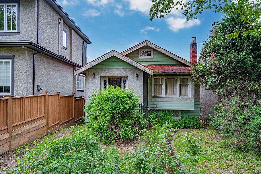 4133 W 12th Avenue Vancouver, BC - 1