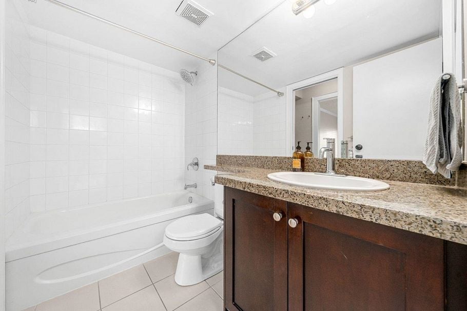 301 235 W 4th Street North Vancouver, BC - 16