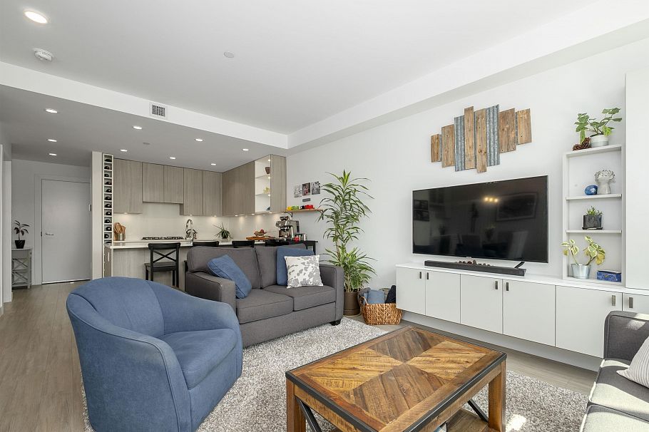 111 747 E 3rd Street North Vancouver, BC - 11