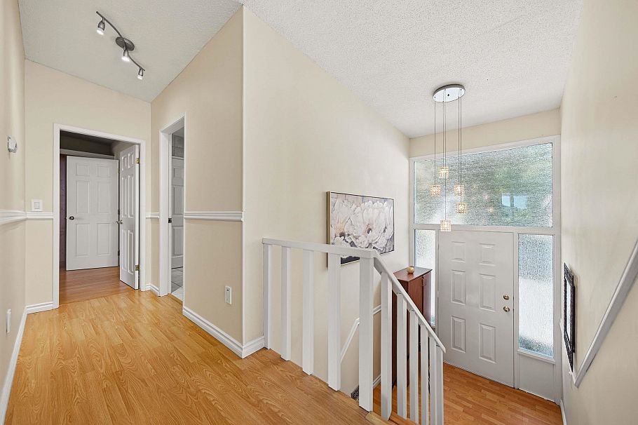 693 Plymouth Drive North Vancouver, BC - 3