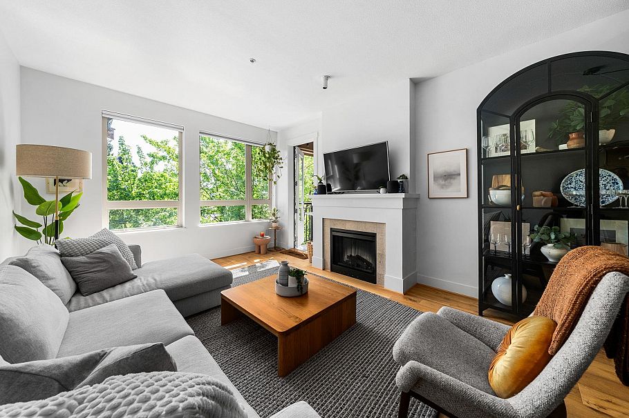 412 2601 Whiteley Court North Vancouver, BC - 2