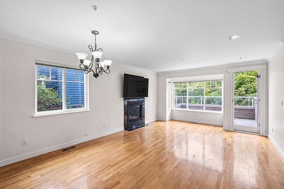 416 W Keith Road North Vancouver, BC - 20