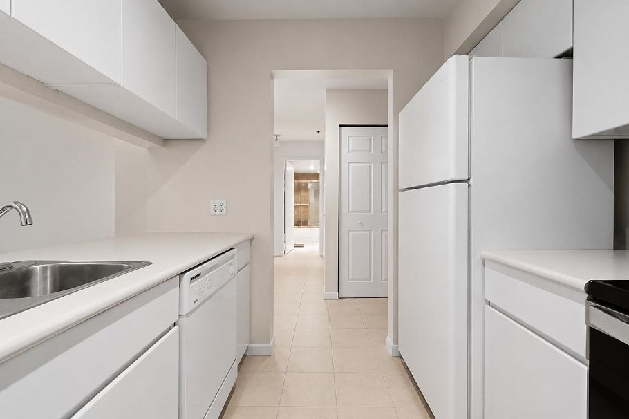 108 3250 W Broadway Vancouver, BC - 15