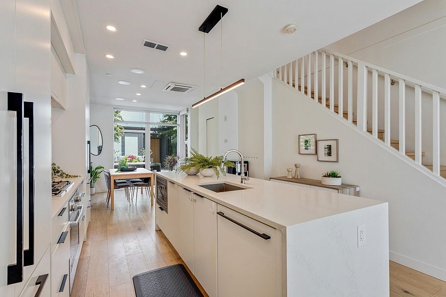125 649 E 3rd Street North Vancouver, BC - 1