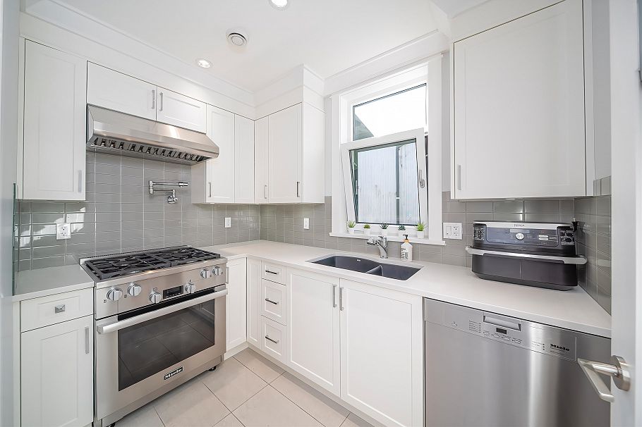 4333 Kevin Place Vancouver, BC - 21