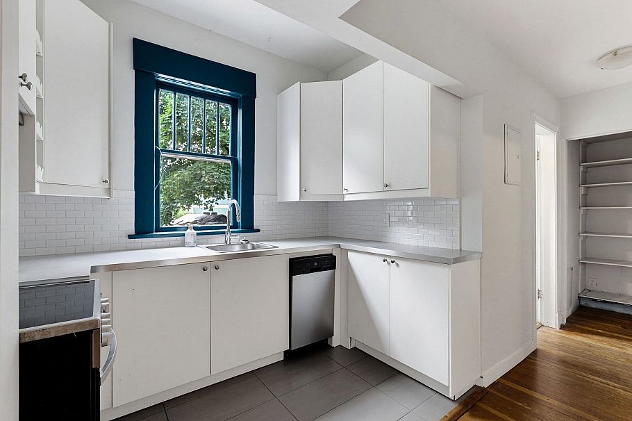 1924 Kitchener Street Vancouver, BC - 4