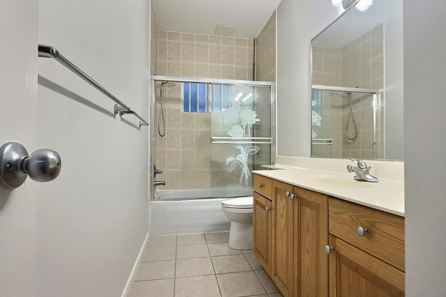3186 E 18th Avenue Vancouver, BC - 26