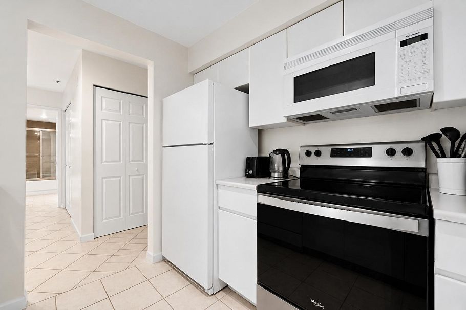 108 3250 W Broadway Vancouver, BC - 12
