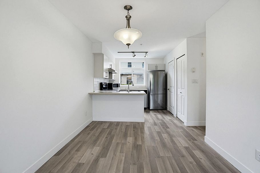 206 5632 Kings Road Vancouver, BC - 5