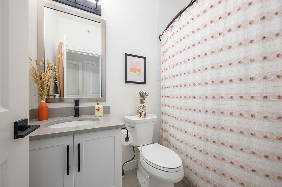 20 757 Orwell Street North Vancouver, BC - 20