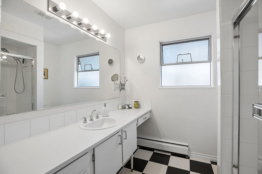 1034 Heywood Street North Vancouver, BC - 21
