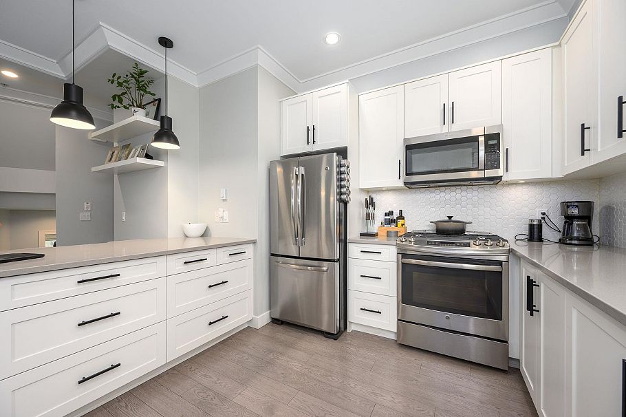 20 757 Orwell Street North Vancouver, BC - 2