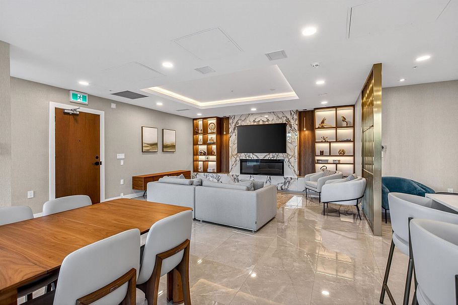 202 135 E 13th Street North Vancouver, BC - 28