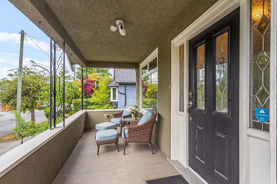 4072 Ontario Street Vancouver, BC - 2