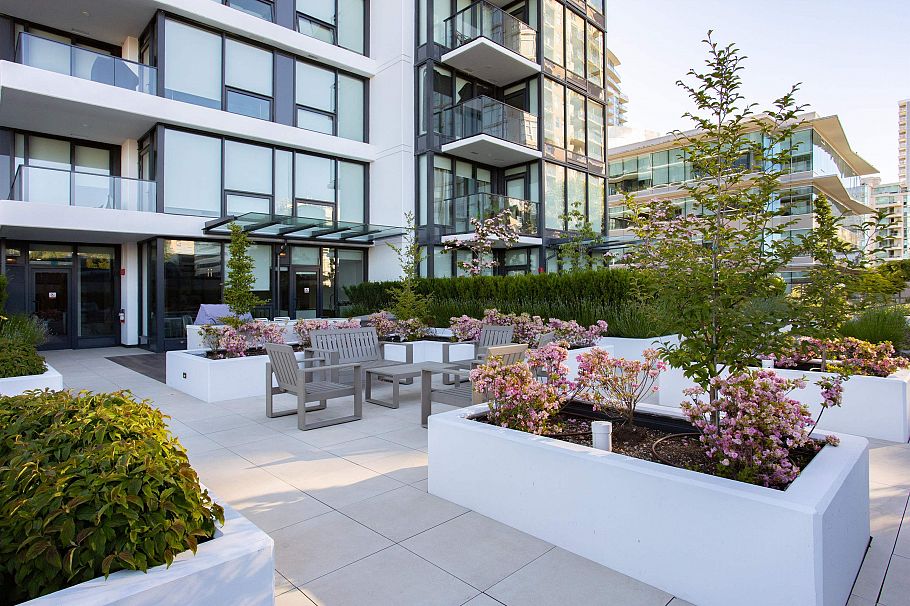 202 135 E 13th Street North Vancouver, BC - 30