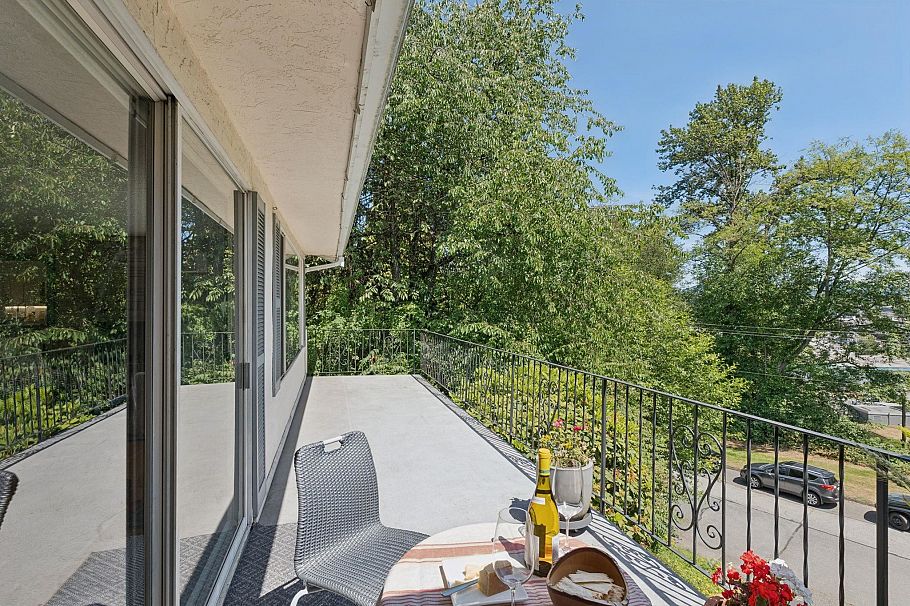 1034 Heywood Street North Vancouver, BC - 8