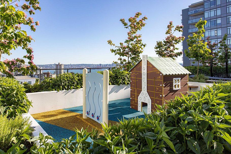 202 135 E 13th Street North Vancouver, BC - 27