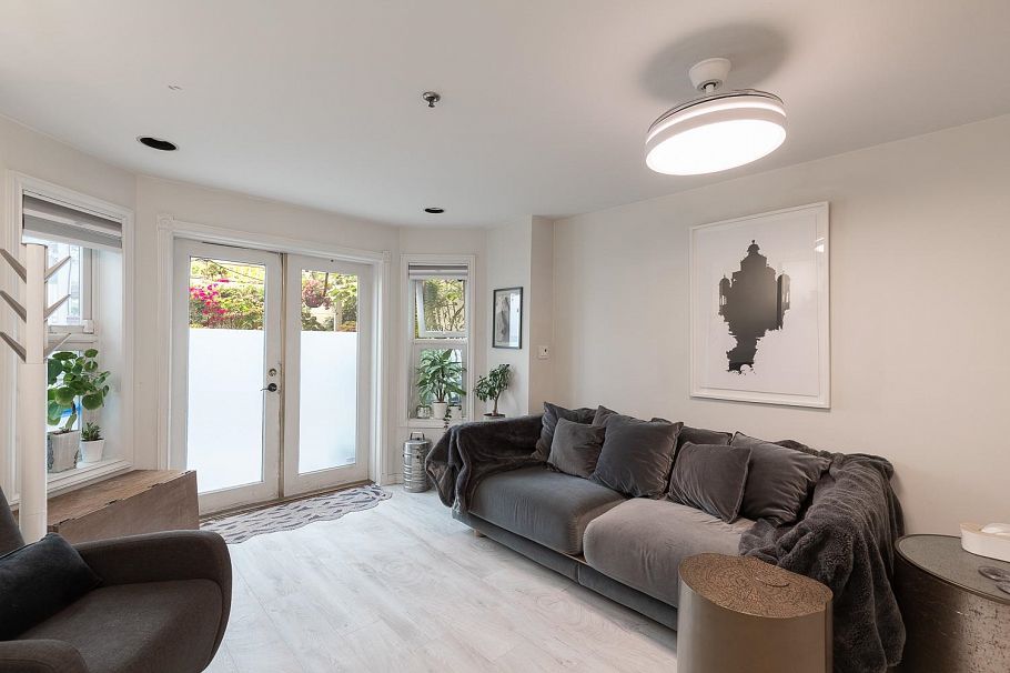 1 451 E Pender Street Vancouver, BC - 3