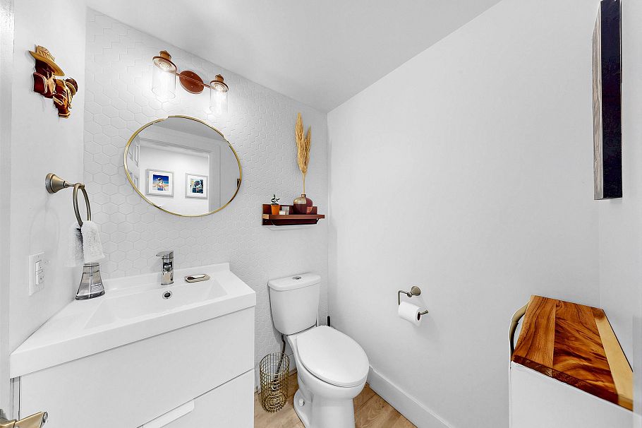 1270 Premier Street North Vancouver, BC - 7