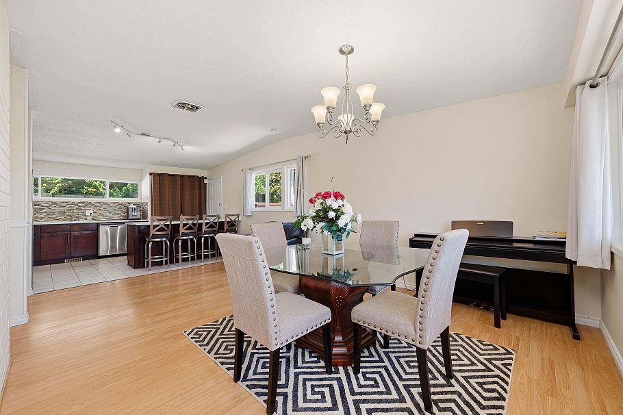 693 Plymouth Drive North Vancouver, BC - 8