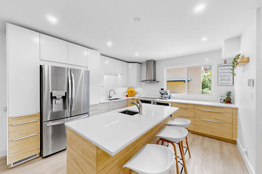 1270 Premier Street North Vancouver, BC - 4