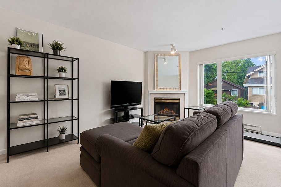108 3250 W Broadway Vancouver, BC - 5