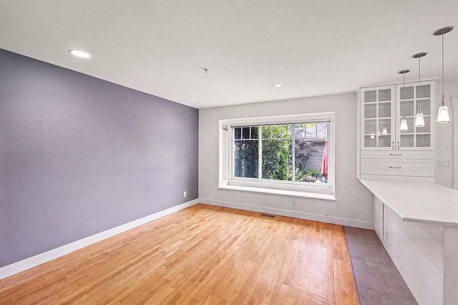 416 W Keith Road North Vancouver, BC - 23