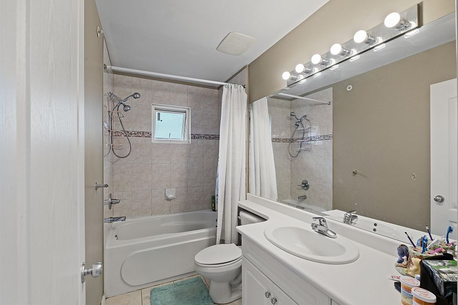 416 W Keith Road North Vancouver, BC - 16