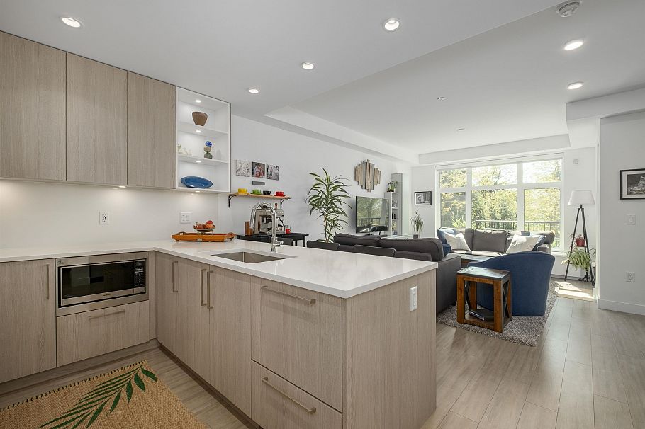 111 747 E 3rd Street North Vancouver, BC - 1