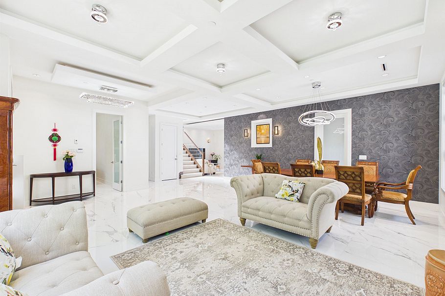 2277 E 28th Avenue Vancouver, BC - 4