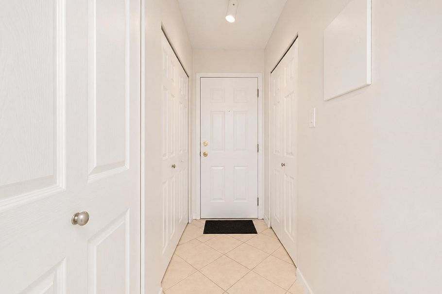 108 3250 W Broadway Vancouver, BC - 11