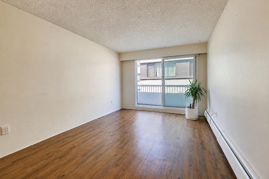 306 2450 Cornwall Avenue Vancouver, BC - 2