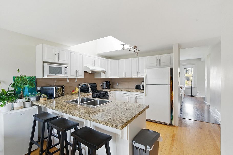 2968 W 20th Avenue Vancouver, BC - 9