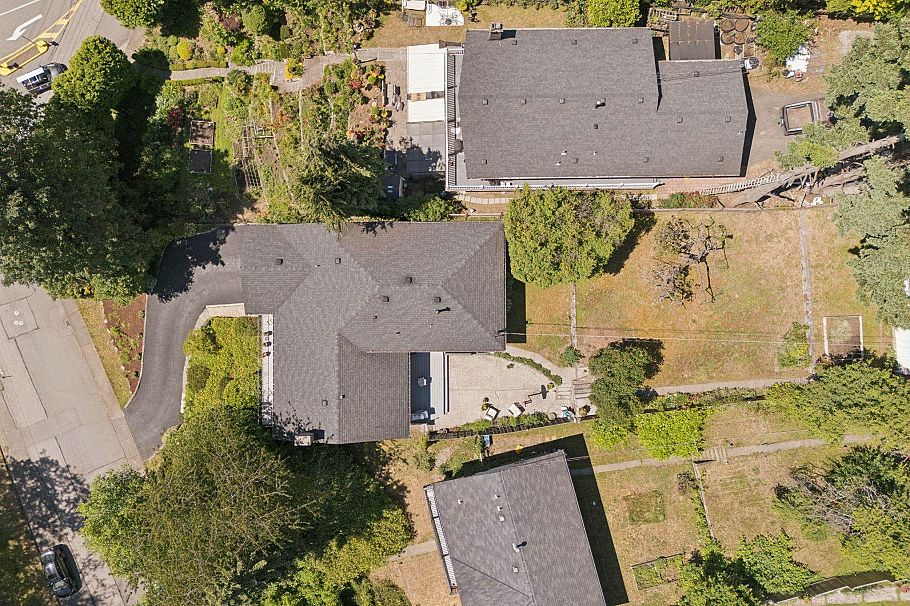 1034 Heywood Street North Vancouver, BC - 35