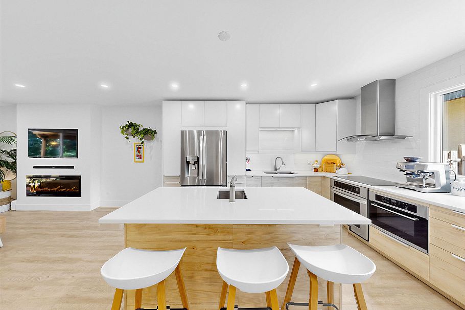 1270 Premier Street North Vancouver, BC - 3