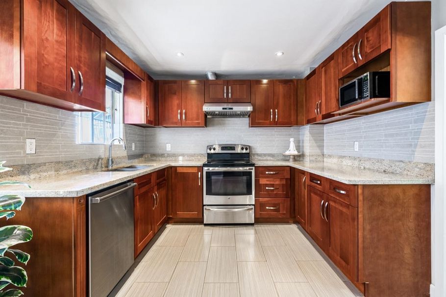 6175 Quebec Street Vancouver, BC - 6