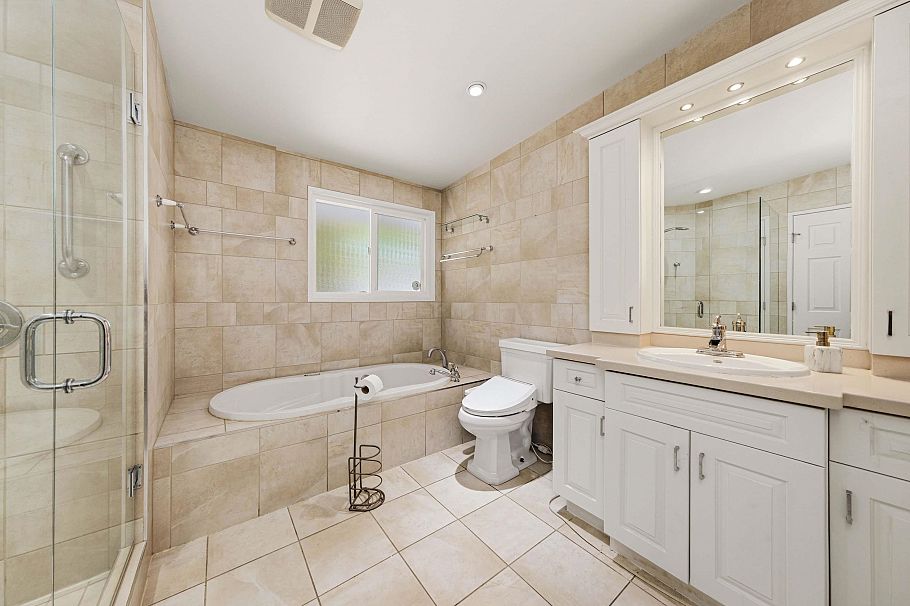 693 Plymouth Drive North Vancouver, BC - 17