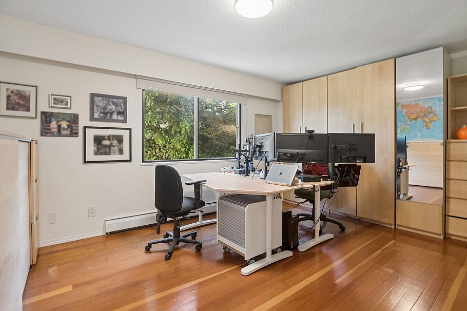1034 Heywood Street North Vancouver, BC - 18