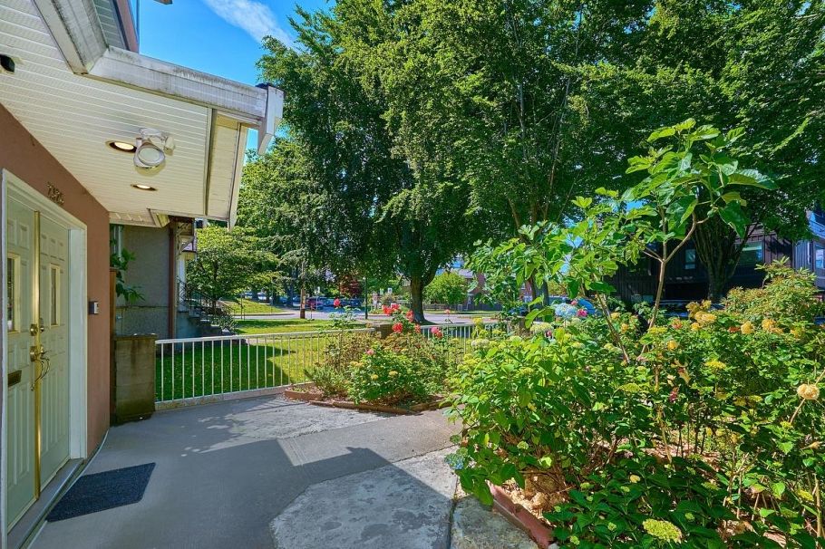 2326 Charles Street Vancouver, BC - 2