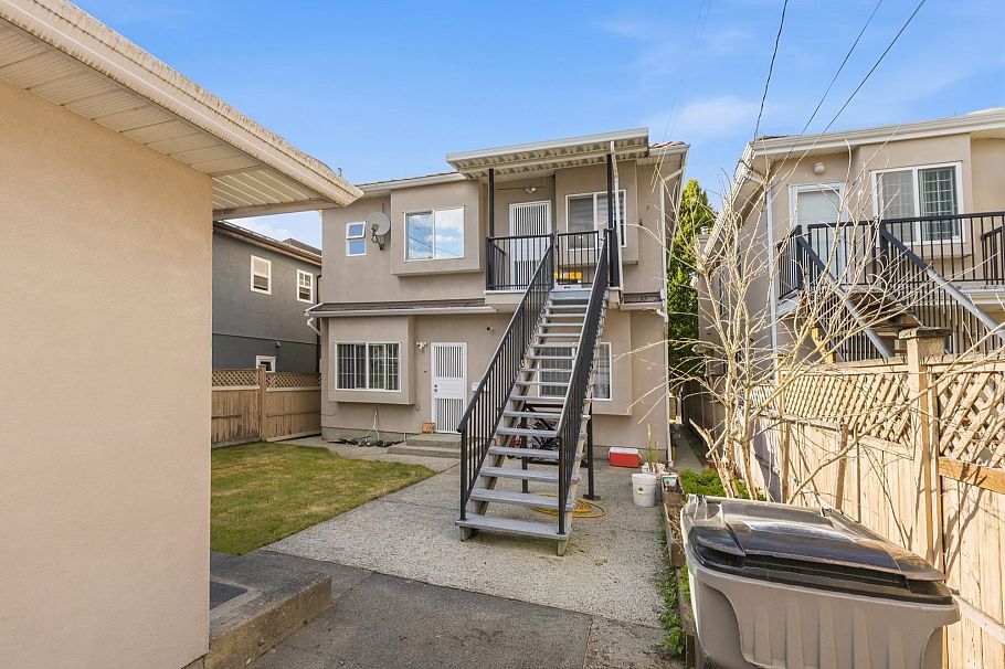 3186 E 18th Avenue Vancouver, BC - 21