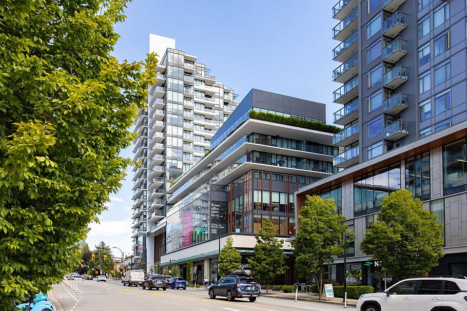202 135 E 13th Street North Vancouver, BC - 1
