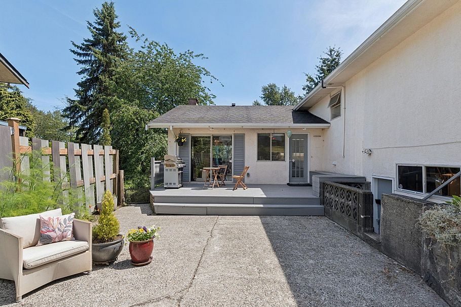 1034 Heywood Street North Vancouver, BC - 28