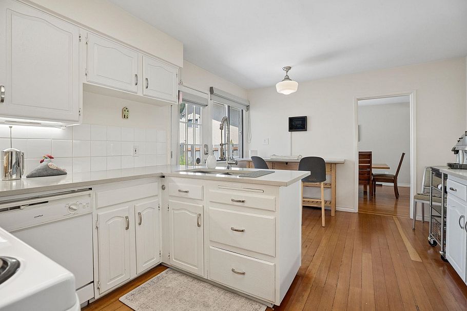 1034 Heywood Street North Vancouver, BC - 11