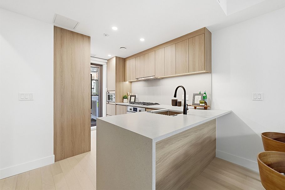 6310 Oak Street Vancouver, BC - 8