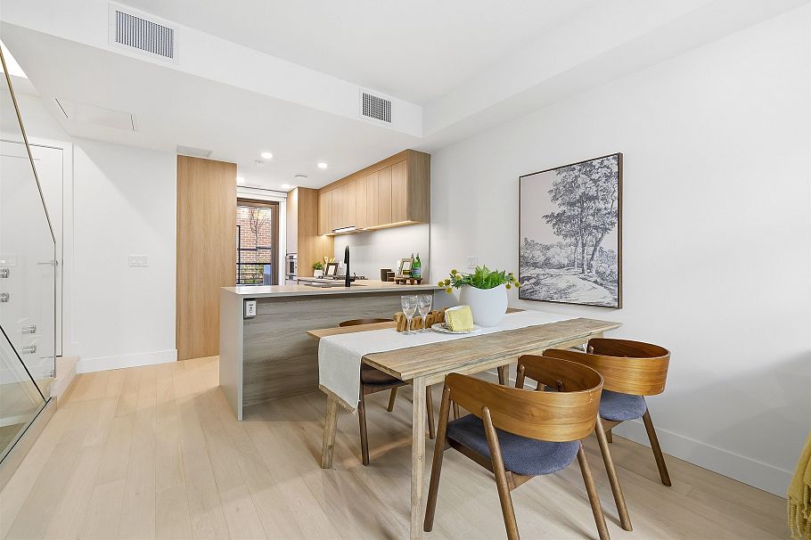 6310 Oak Street Vancouver, BC - 6