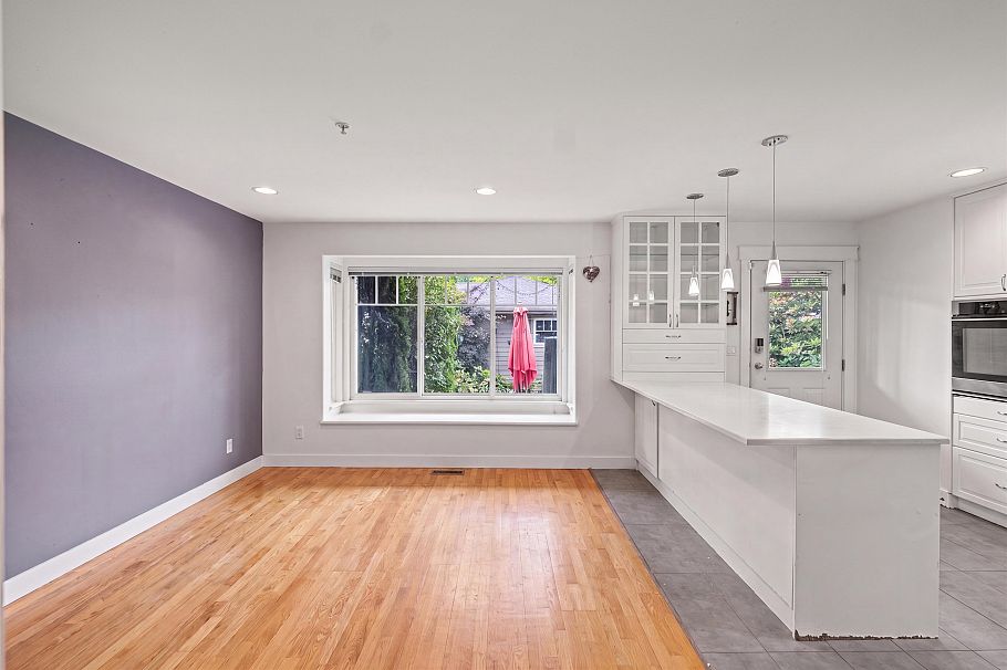 416 W Keith Road North Vancouver, BC - 24