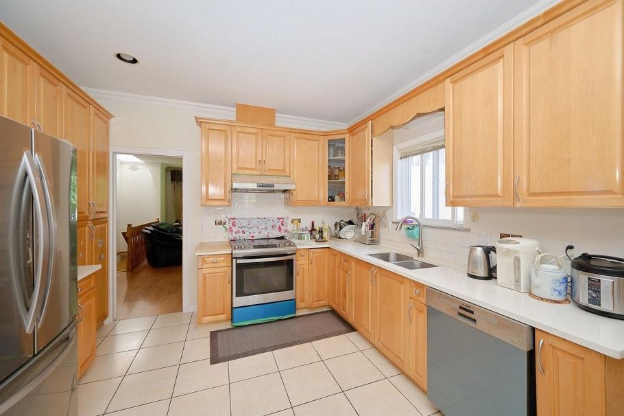 2326 Charles Street Vancouver, BC - 4