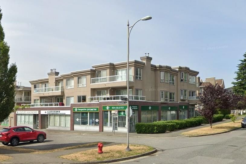 302 2288 Newport Avenue Vancouver, BC - 1